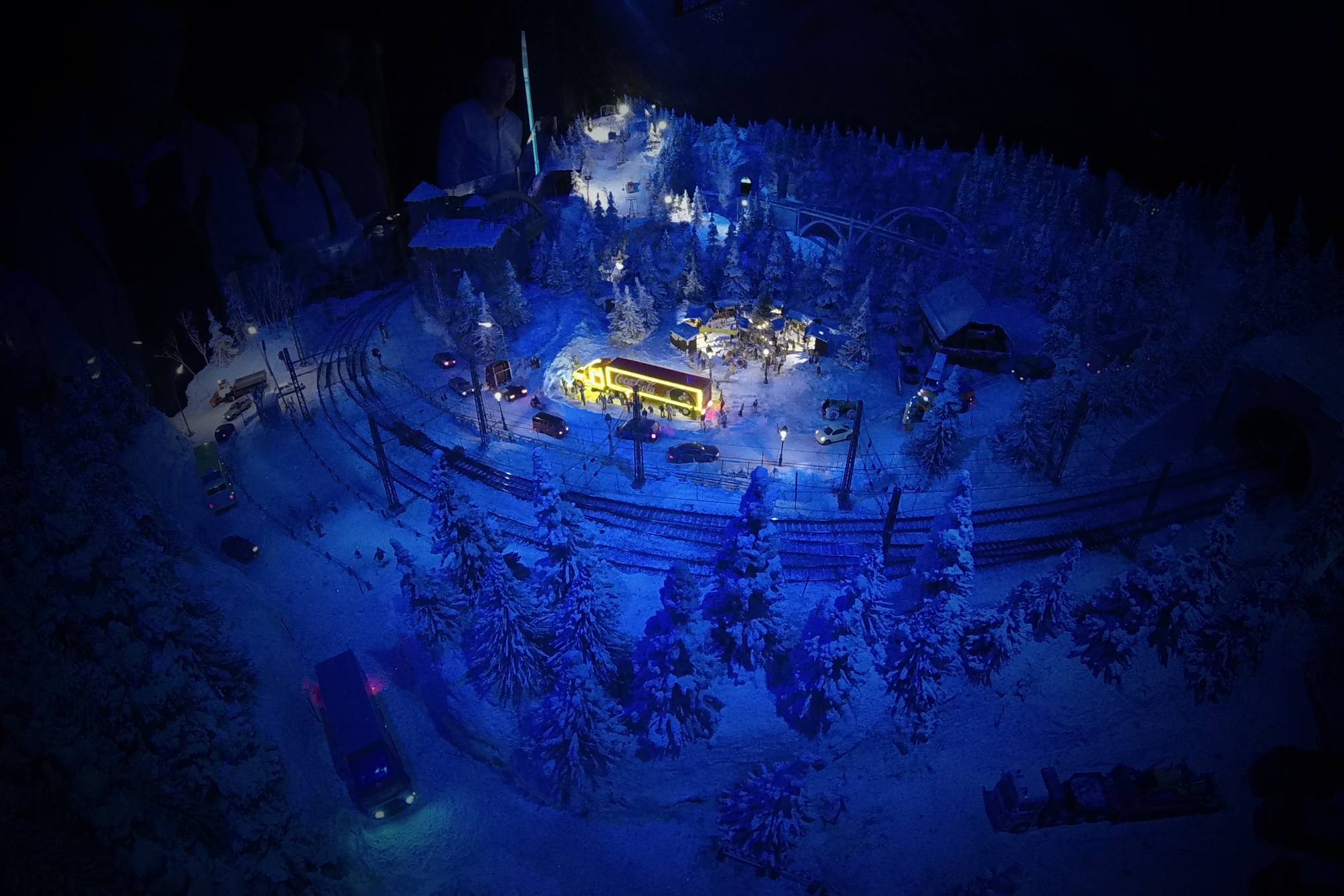 In der Winter-Wunderwelt vom 1. Salzburger Modelleisenbahn Club. Eigenes Foto/Anlage SMEC
